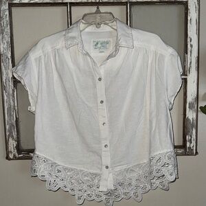 American eagle white button up collared cropped lace shirt woman’s size XS